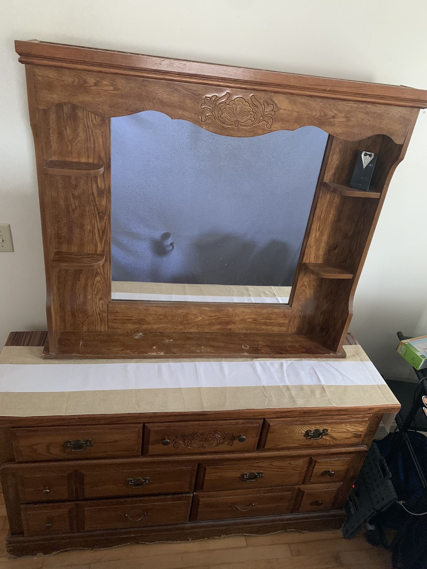 Dresser With Mirror