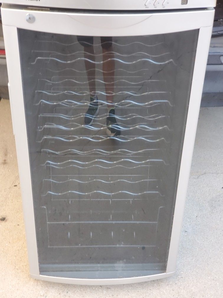 Haier Wine Fridge Cooler Refridgerator  Pick Up In Downtown Huntington beach 12 Racks
