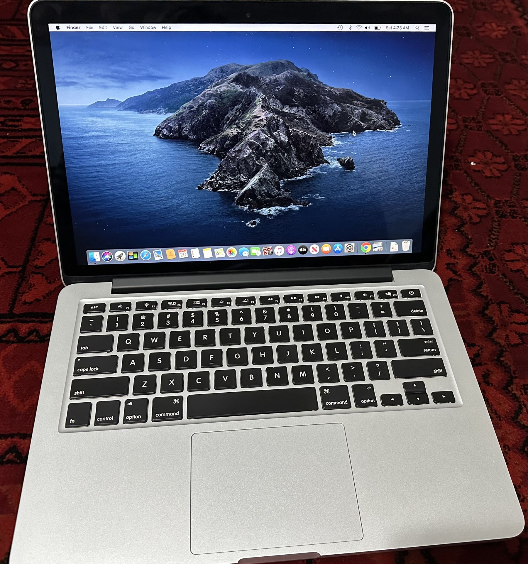 MAC BOOK PRO By 🍎 Apple