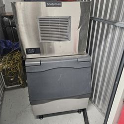 Scotsman Prodigy Elite MC0330MA-1+B330P Air Cooled Medium Cube Ice Maker and Bin Combos