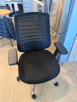 Branch Ergonomic Office Chair – Like New