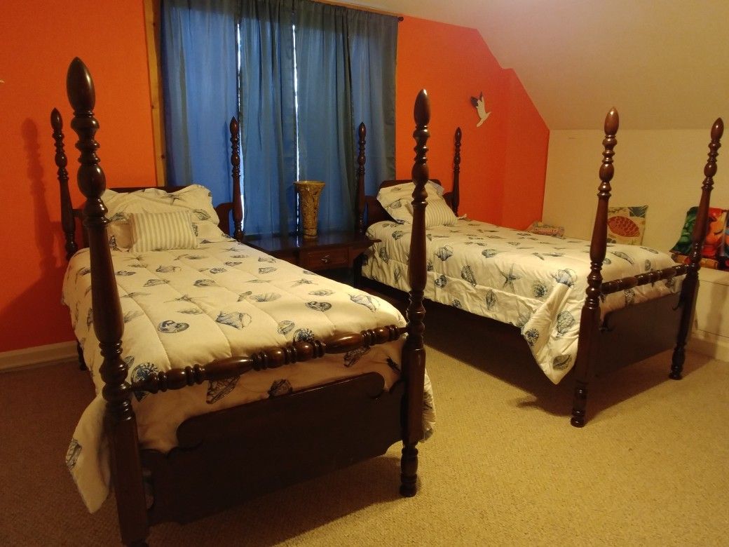 Twin bedroom set