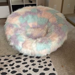 Pottery Barn Groovy Kids Faux Fur Swivel Chair 