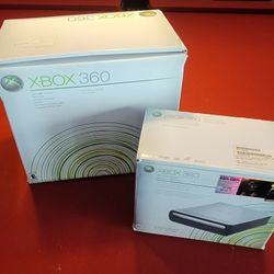 X-BOX 360 System with 3 Controllers HD Drive and 3D HD KING KONG  movie