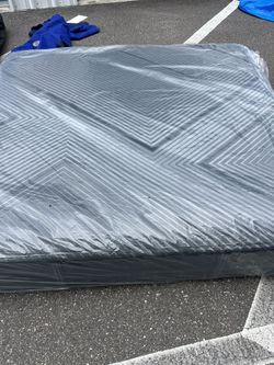 King Size Beauty Rest Black Hybrid Mattress