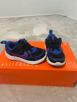Nike Blue sneaks brand New size 8c