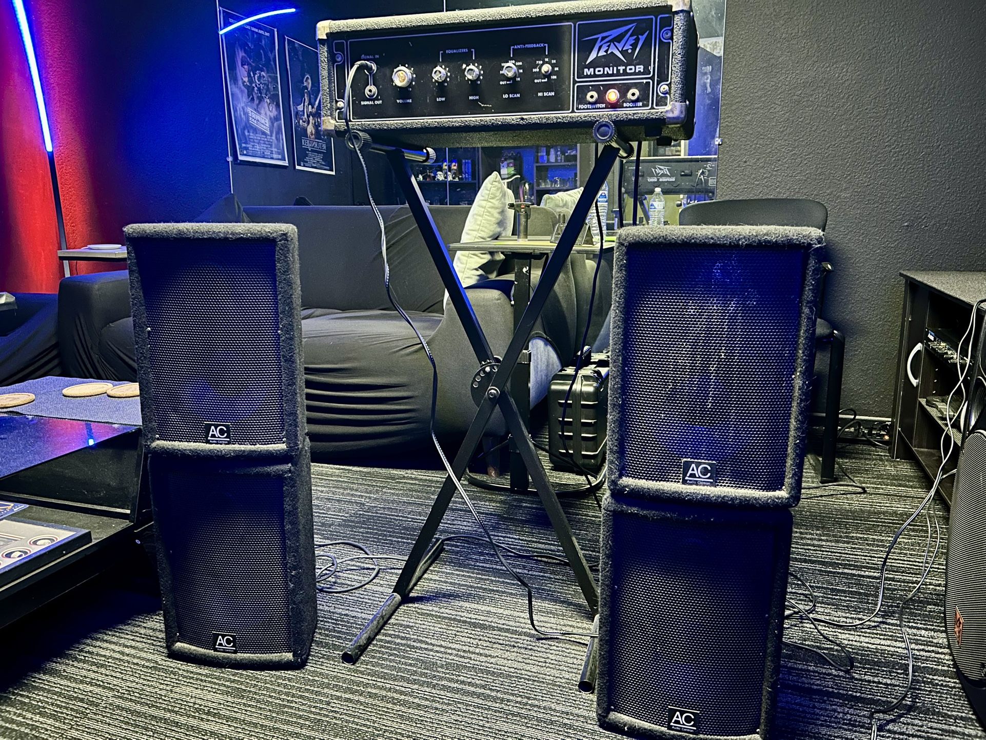 Peavey Series 260 Amp + 4 Audio Centron PA Speakers