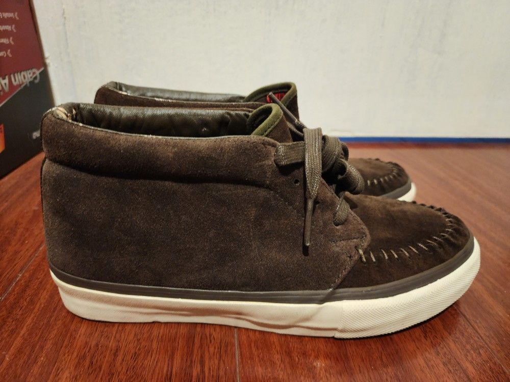Vans Vault Chukkas - Size 8.5