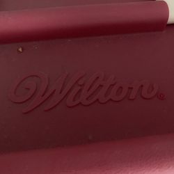 Wilton Cake Caddy With Supplies 