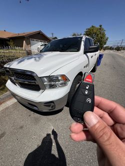 Car keys/llaves de autos/key fobs