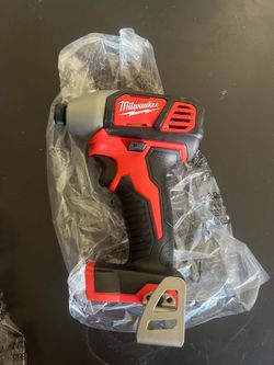 Milwaukee M18 impact nuevo $60 tool only no batería