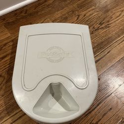Dog Feeder