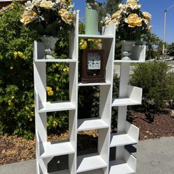 White Geometric Modern 13 Shelf Bookcase Excellent Condition