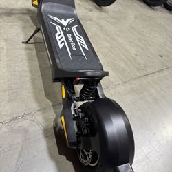 Dual-motor scooter