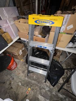 🪜 Werner 4 ft Aluminum Step Ladder – Heavy Duty