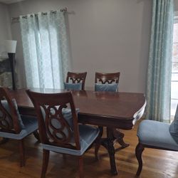 Dining Table and 6 Chairs
