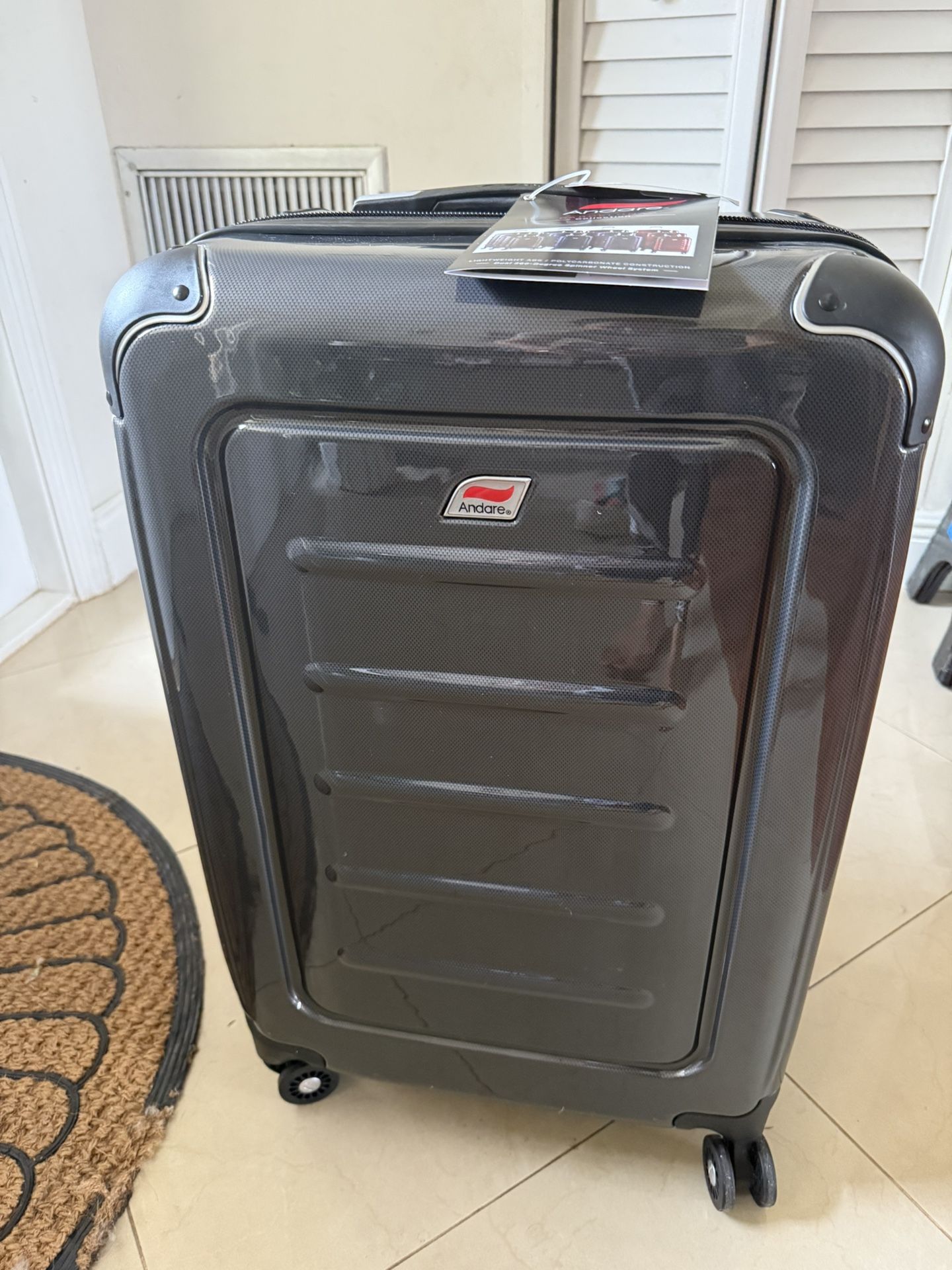 Andare Barcelona 25” Suitcase brand new