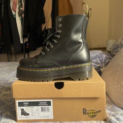 Dr. Martens Jadon Black