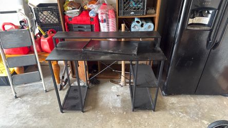 Computer desk