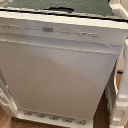 Midea America 24 in Dishwasher MDF24P2BWW