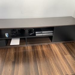 TV ENTERTAINMENT CENTER 
