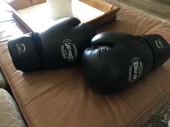 Pro Quality Last Punch Boxing Gloves (Black)