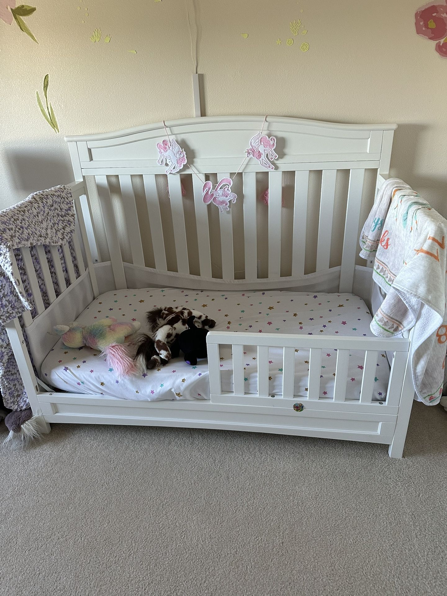 Crib / Toddler Bed