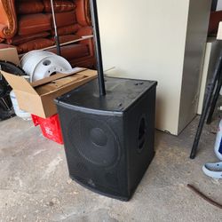 Behringer 15" Subwoofer