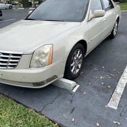 2010 Cadillac DTS Low Miles Excellent Condition 