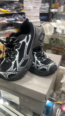 Black and White Chunky Running Sneakers size 9,10,11