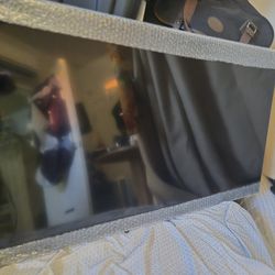 Samsung 43" Crystal UHD TV
Model: UN43TU7000FXZA (Series 7) Working perfectly