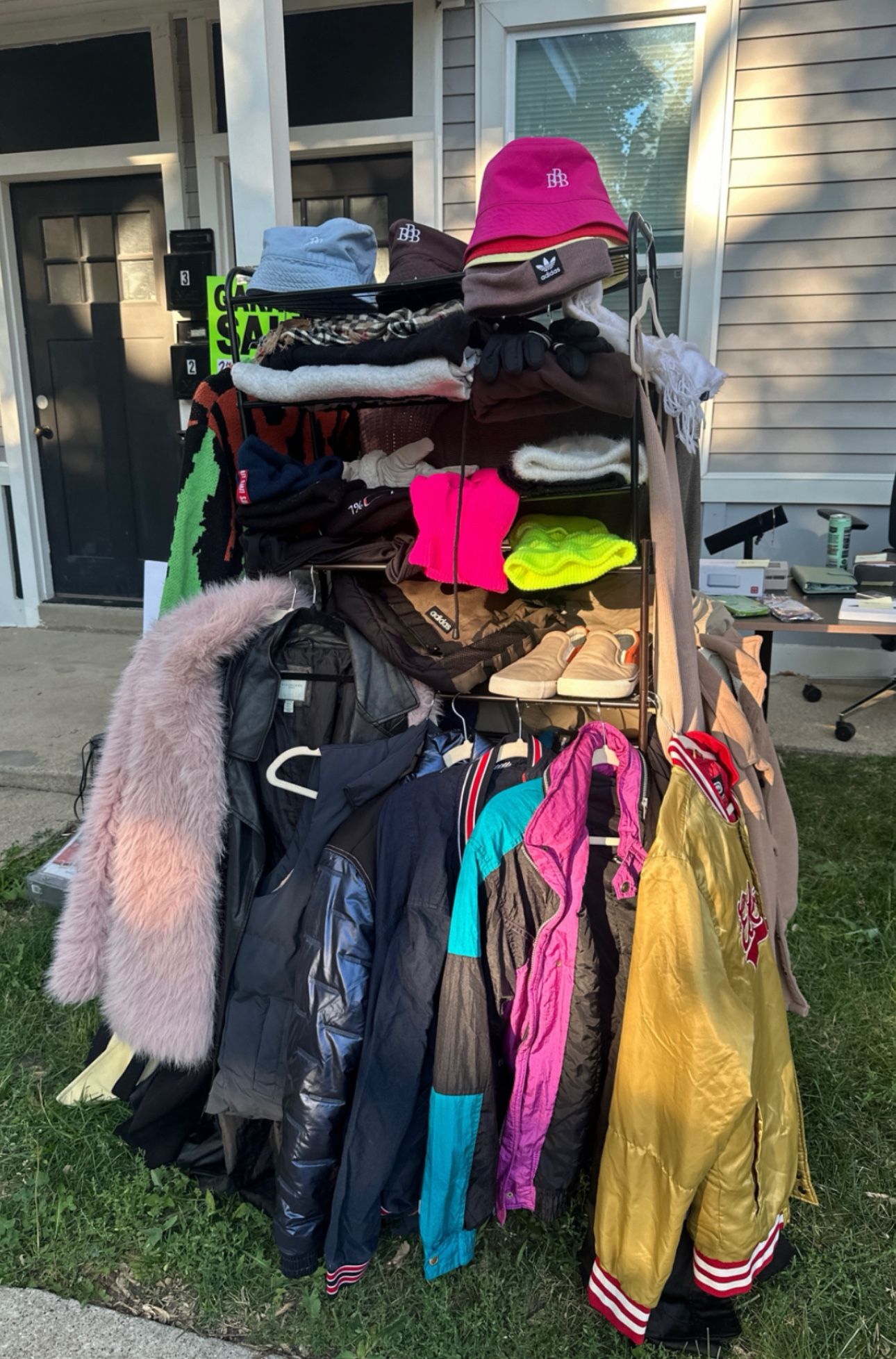 CLOTHES 