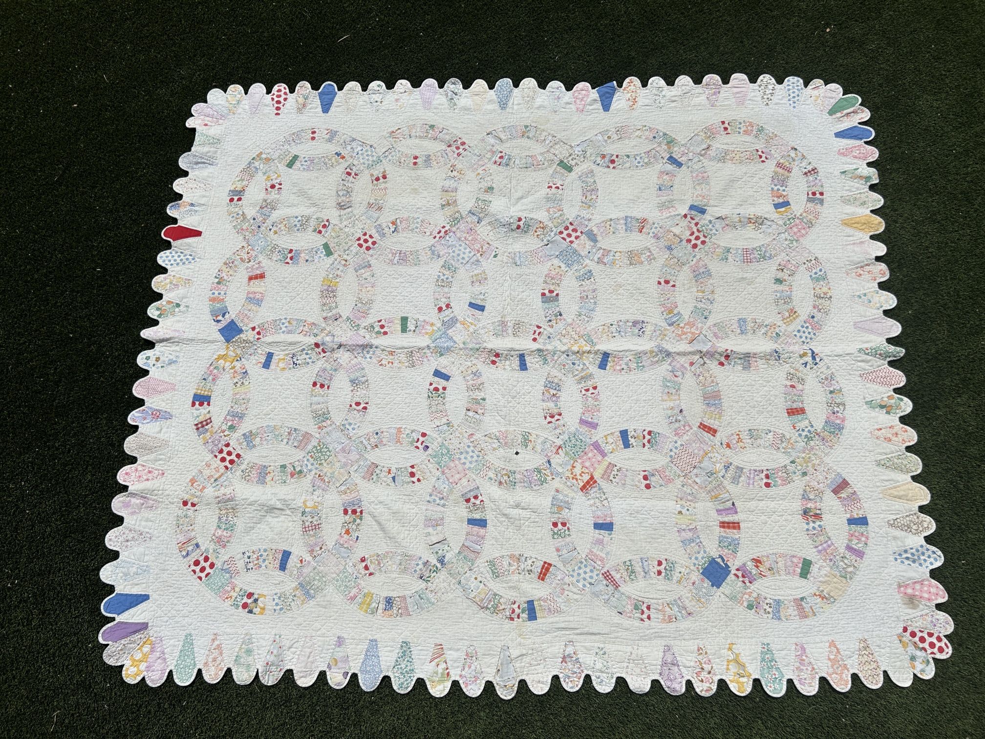 Vintage 30's 40's Wedding Ring Quilt