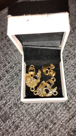3 skull pendants