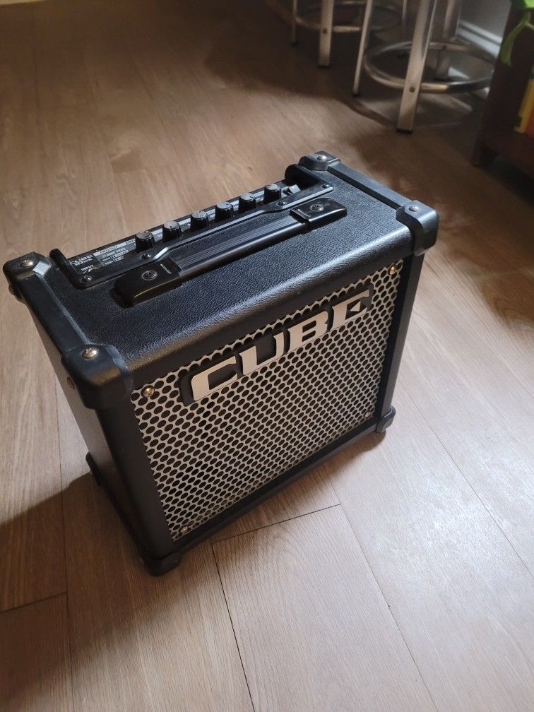 Roland's CUBE-10GX 8" Guitar Amplifier