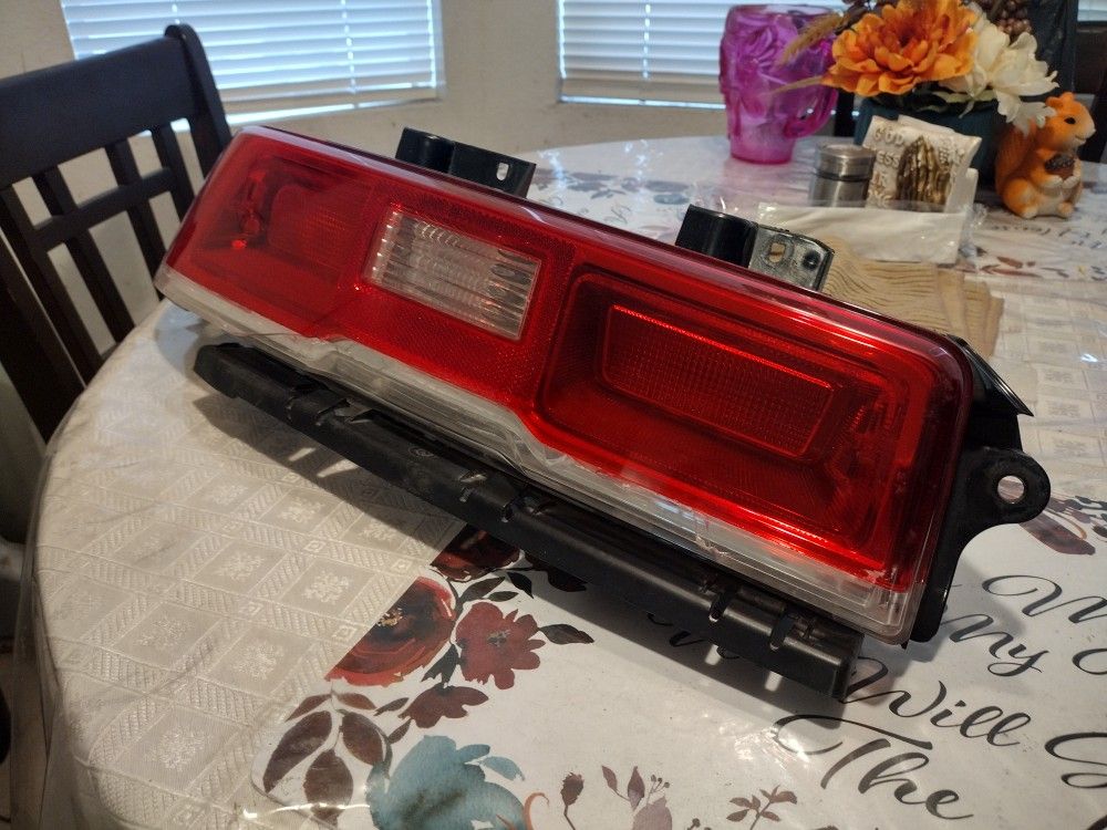 Camaro 2014 V6 Original Driver Side Rear Light Assembly