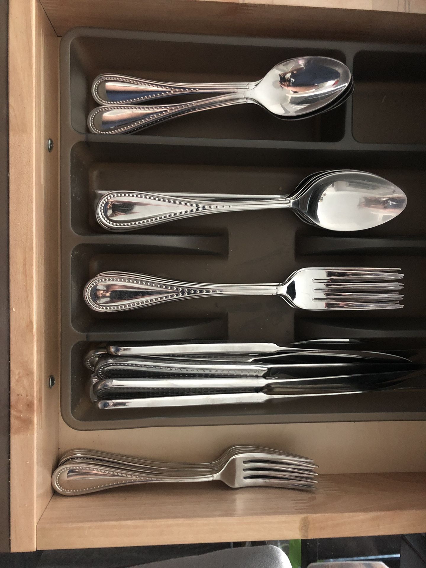 Silverware set 8 pieces