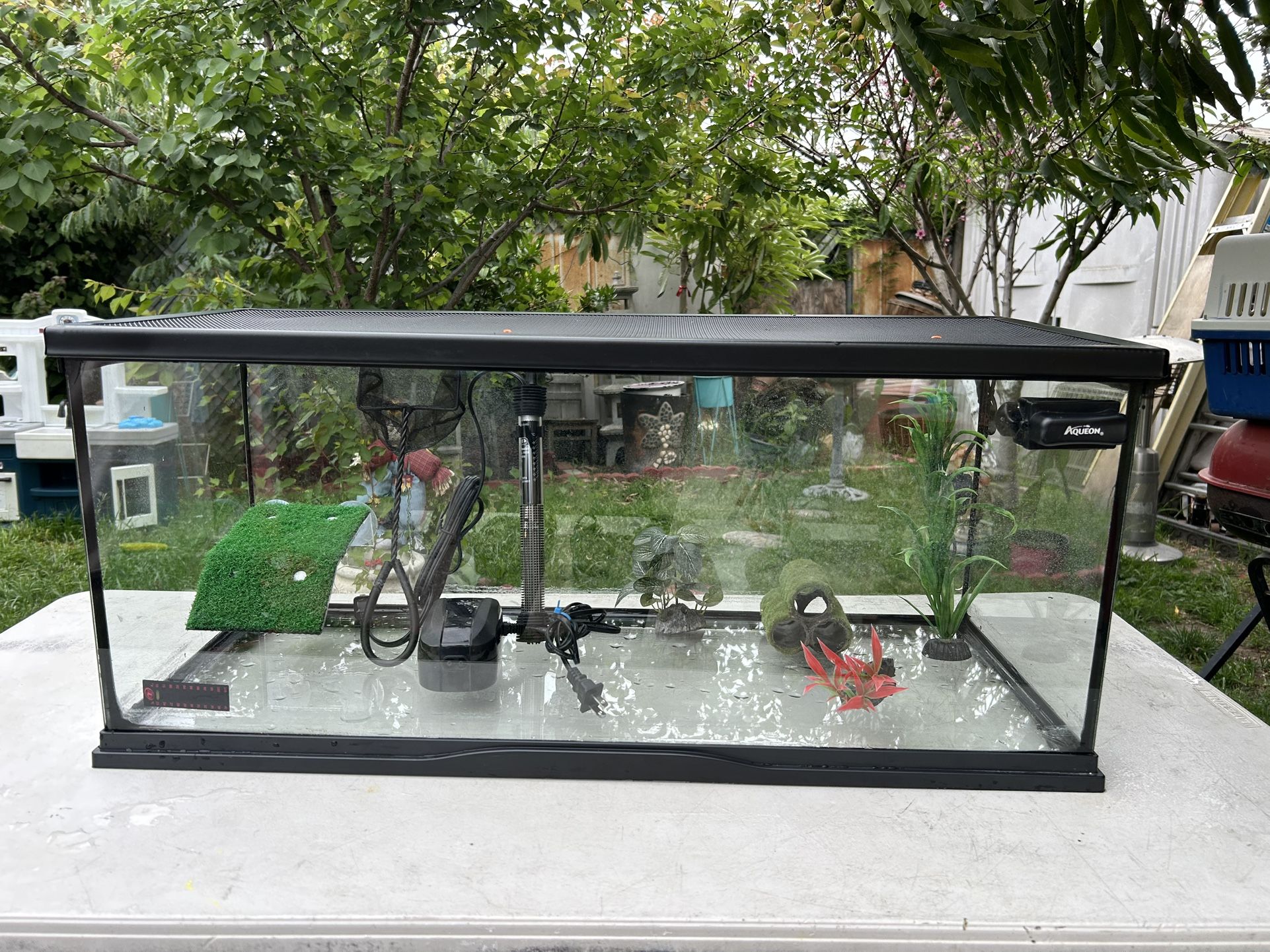 20 gallon long fish tank/ fish tank/ turtle tank