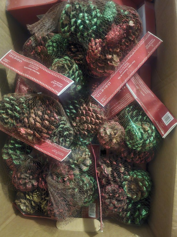 Tarjetas Y piñas Decorativas