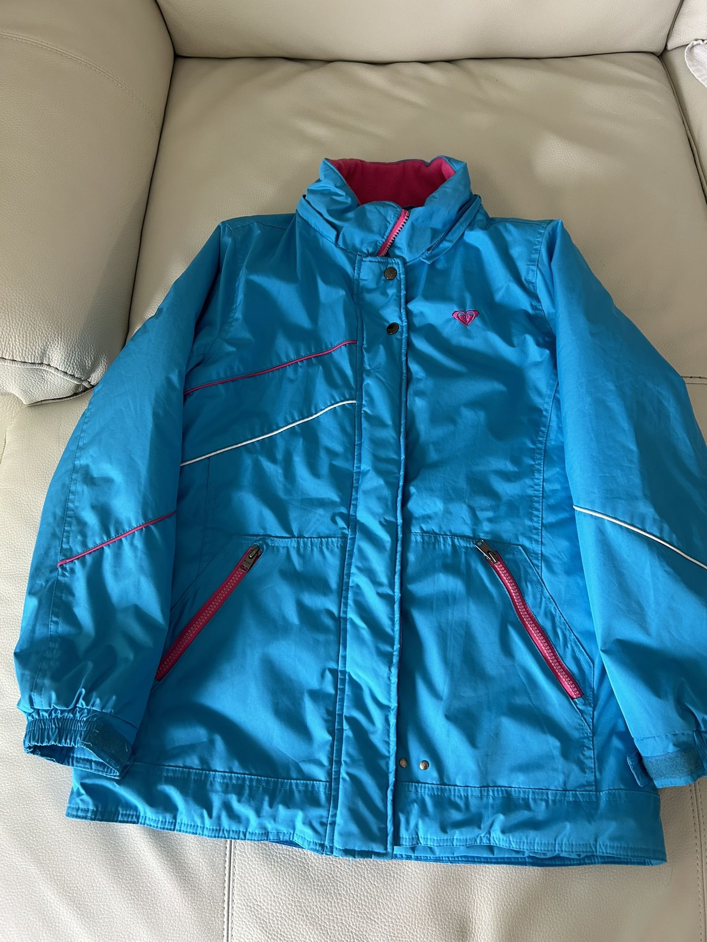 Women’s Warm Jacket With Detachable Hoodie. Warm And Very Comfortable. Size S-M .