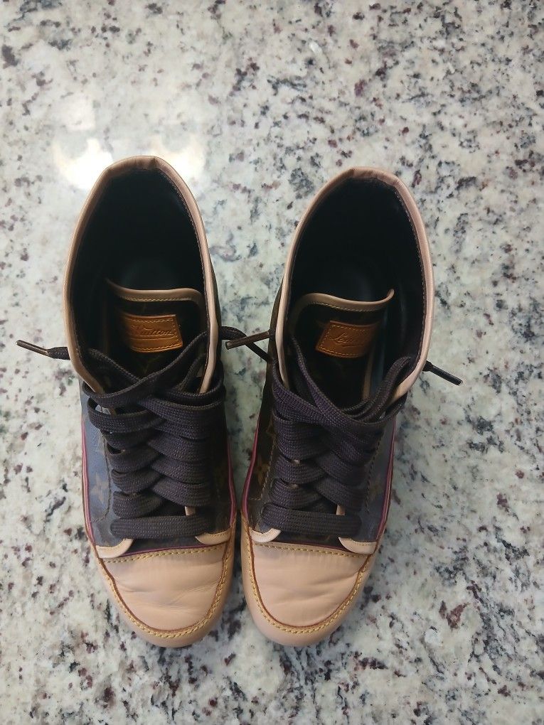 LOUIS VUITTON MONOGRAM SNEAKERS SIZE 6
