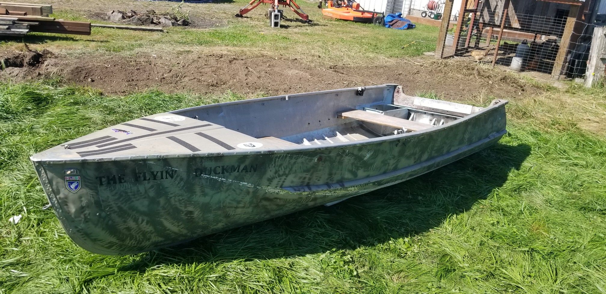 14 foot aluminum boat for Sale in Enumclaw, WA OfferUp