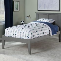 Beautiful Twin Size Bed With Mattress 