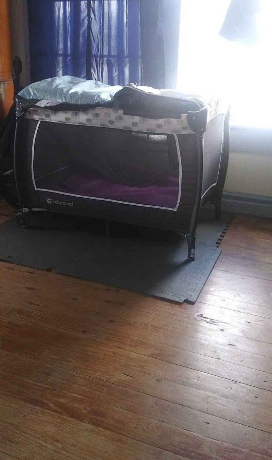 Play Pin (Elephants)