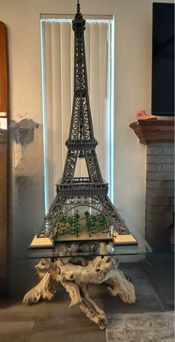 LEGO Eiffel Tower 10307 – Fully Built + Custom Display Table