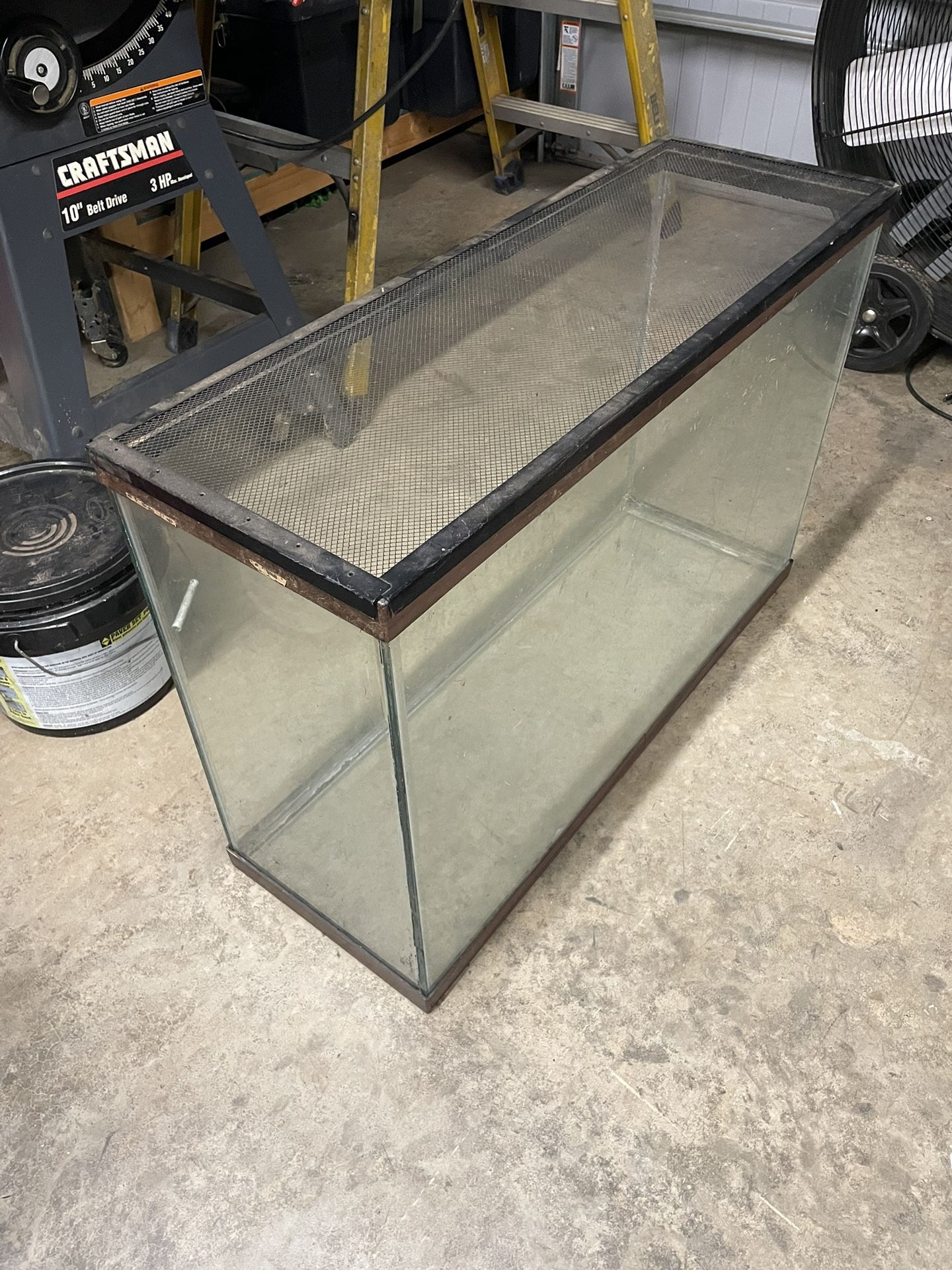 Enclosure/tank