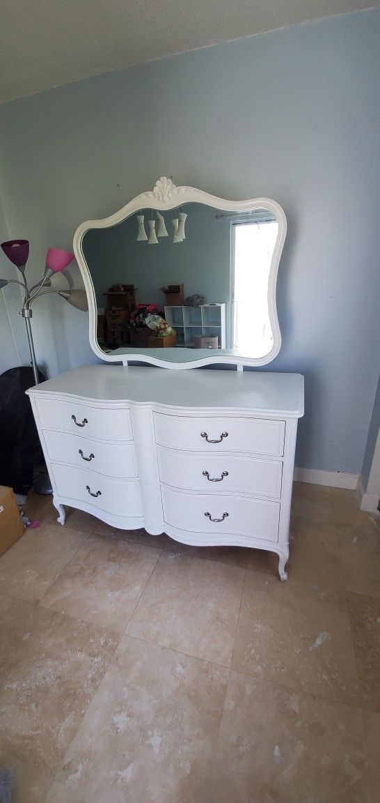 Vintage Drexel Touraine French Provincial Dresser