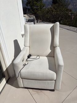 Babyletto Kiwi Electric Recliner Glider – Cream – $100 OBO