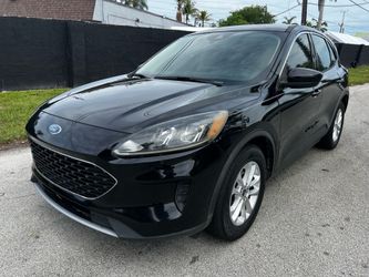 2020 Ford Escape SE.