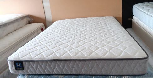 Queen Size Mattress (Colchon Queen Size)